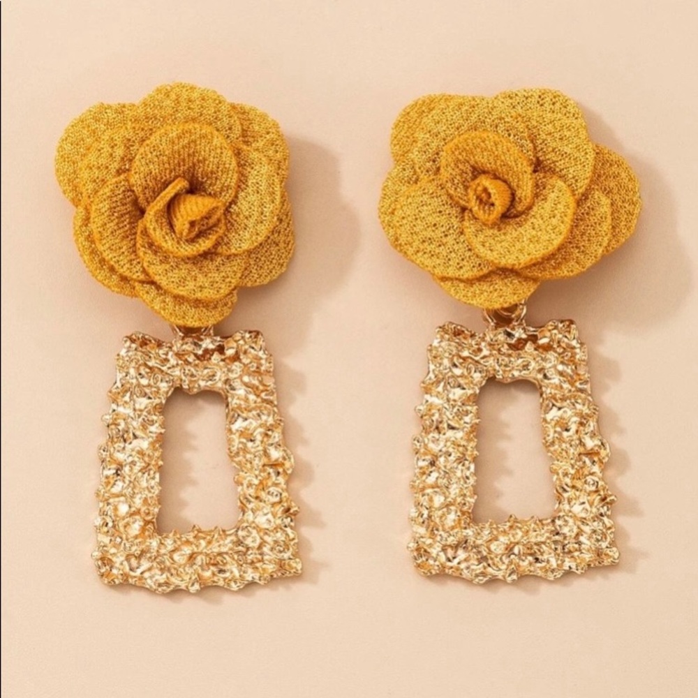 Flower Decor Textured Metal Drop Earrings